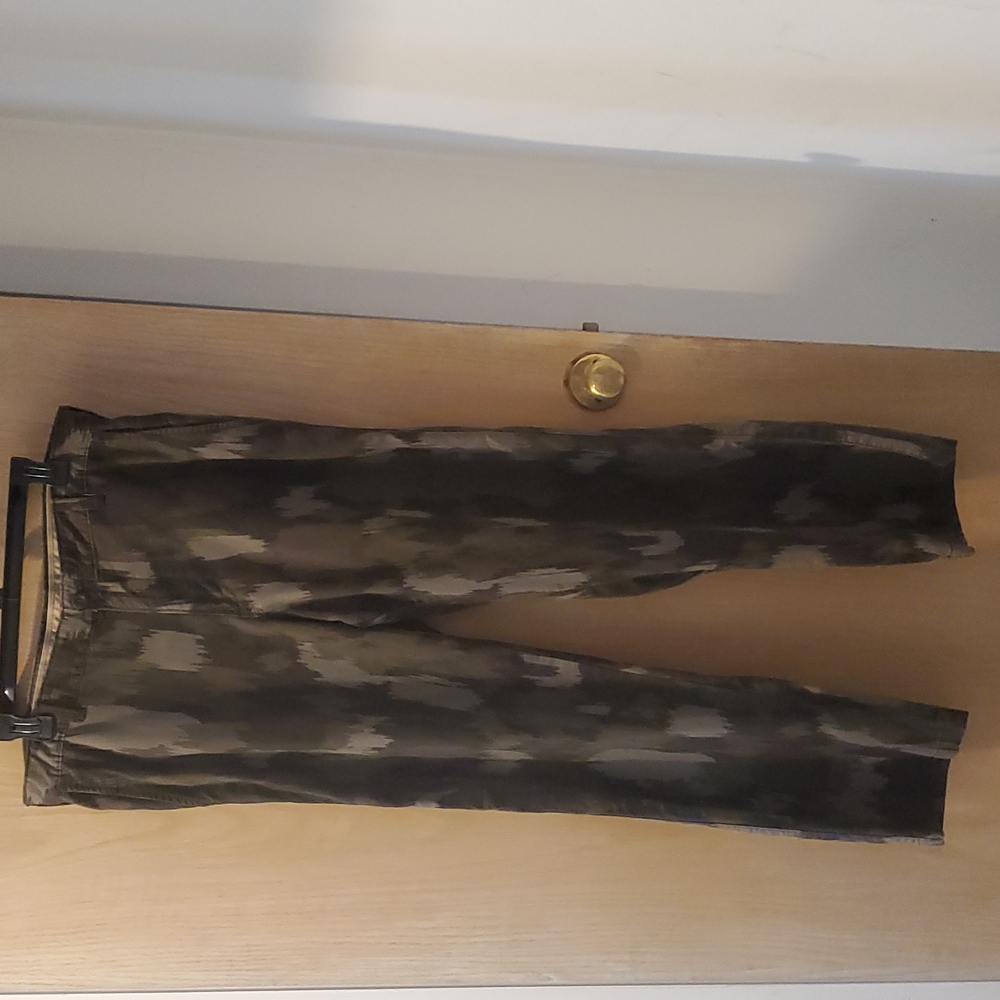 Izod straight leg Pants, camouflage. Sz 34/32